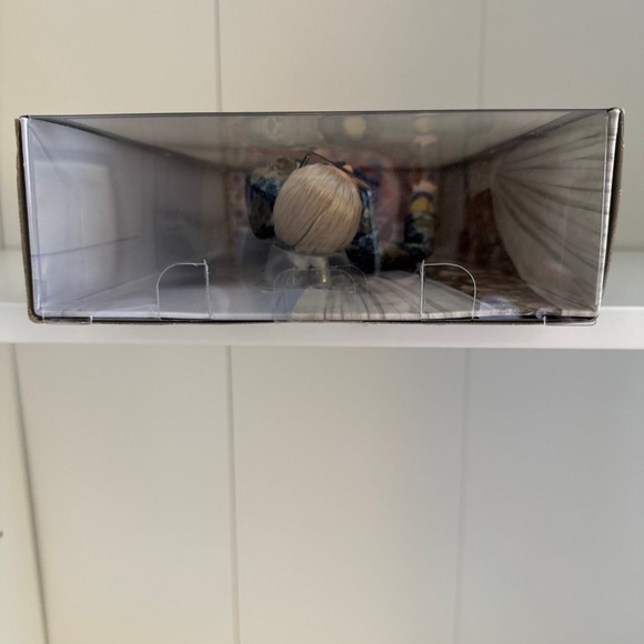 Barbie Signature Styled by Iris Apfel Doll - Blue and Gold - Picture 2 of 10